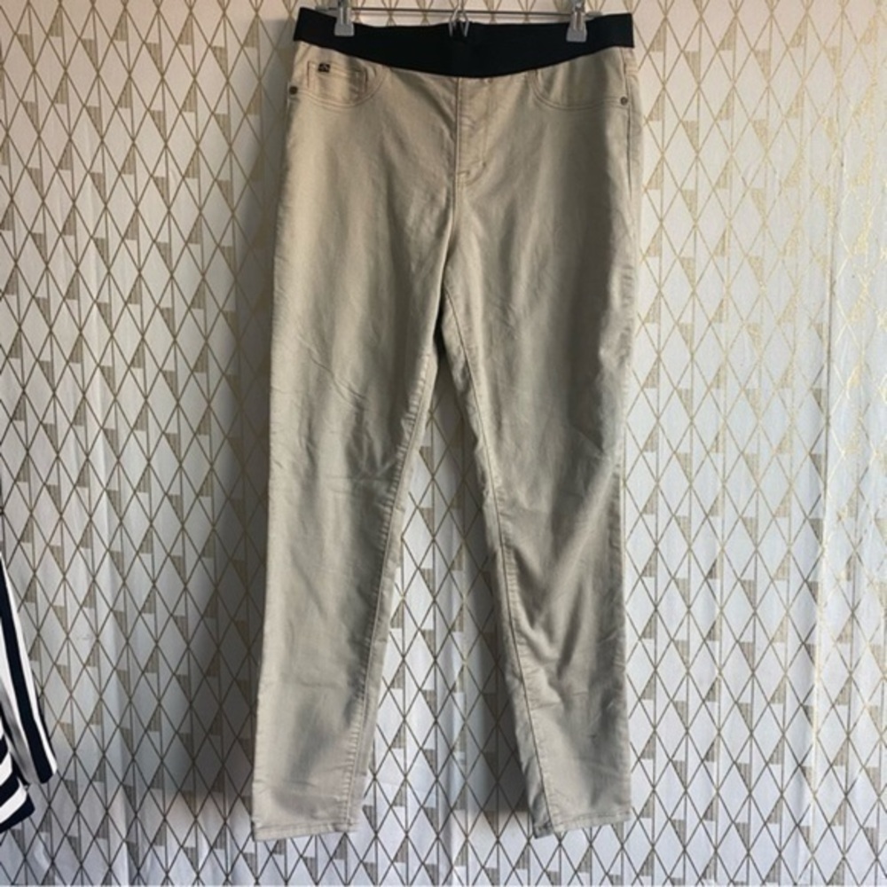 Khaki pants with elastic band waist​